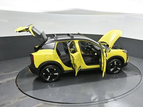 Used 2025 Nissan Kicks SR FWD image 38