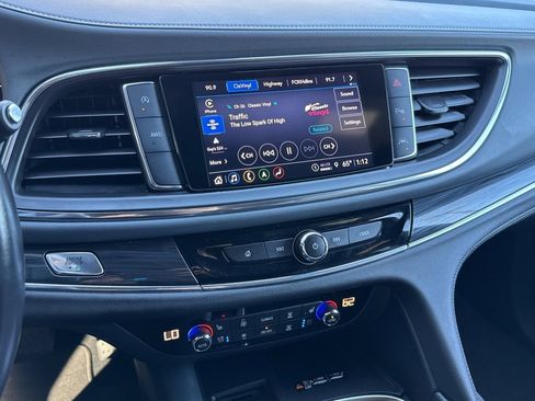Used 2024 Buick Enclave Premium image 6