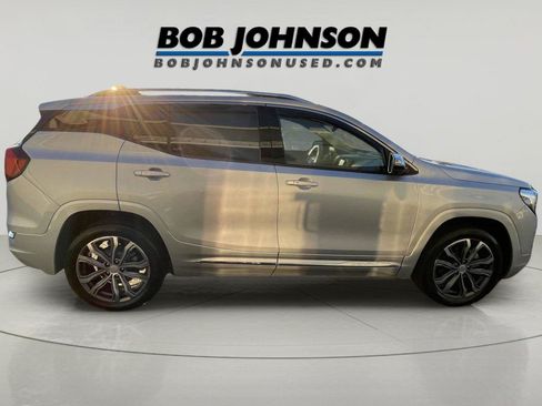 Used 2020 GMC Terrain Denali w/ Denali Premium Package AWD/4WD image 8