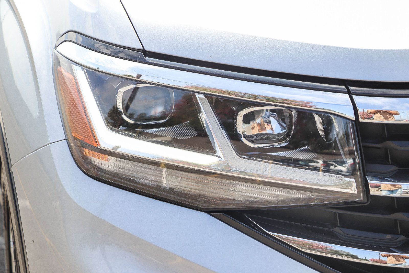 Used 2023 Volkswagen Atlas Cross Sport SE w/ Black Wheel Package FWD image 4