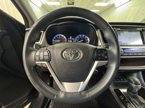 Used 2016 Toyota Highlander XLE AWD/4WD image 32