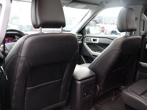 Used 2023 Ford Explorer XLT w/ Equipment Group 202A AWD/4WD image 27