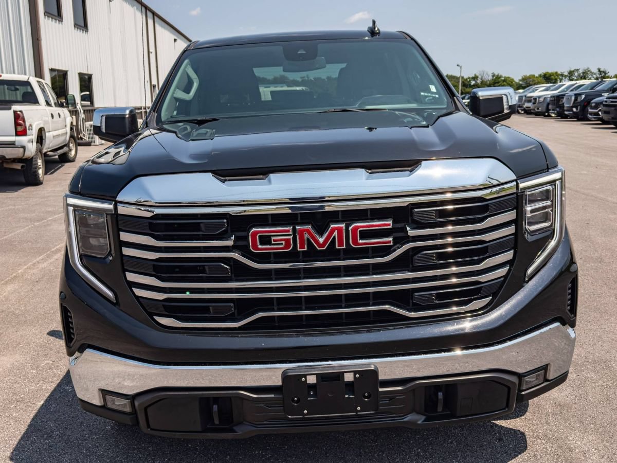 Used 2025 GMC Sierra 1500 SLT AWD/4WD image 5