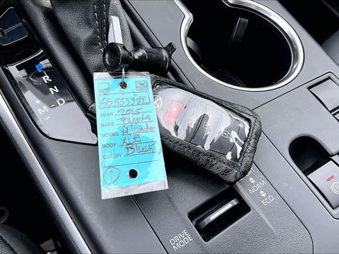 Used 2025 Toyota Highlander XLE FWD image 15