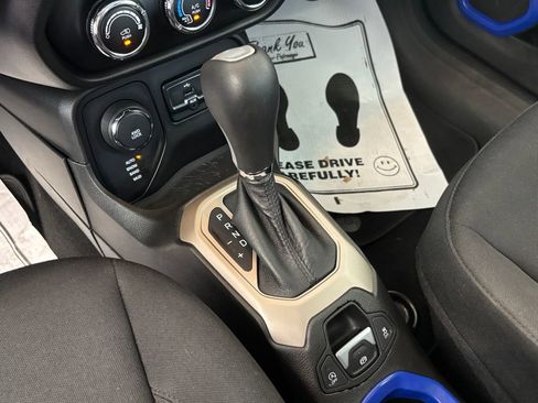 Used 2017 Jeep Renegade Sport w/ Power & Air Group image 14