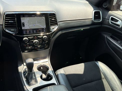 Used 2019 Jeep Grand Cherokee Laredo w/ Laredo X Package RWD image 26