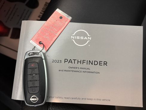 Used 2023 Nissan Pathfinder SL image 36