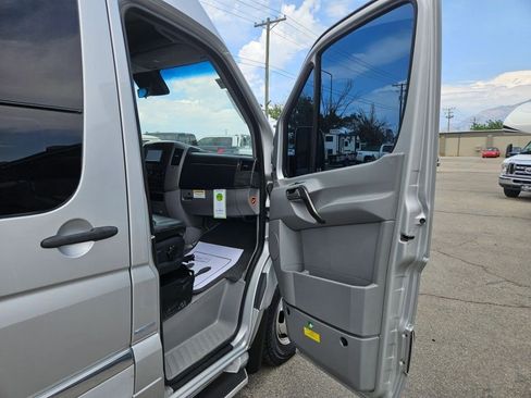 Used 2014 Mercedes-Benz Sprinter 3500 image 27