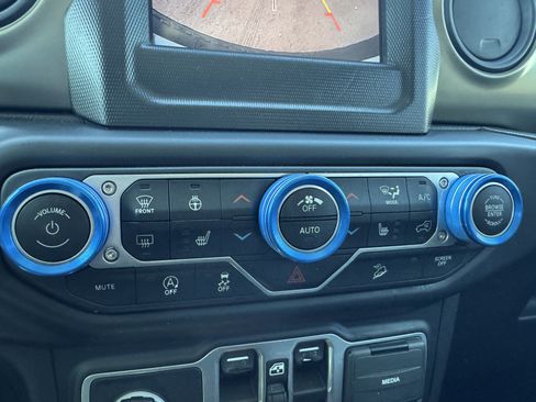 Used 2018 Jeep Wrangler Unlimited Sport S image 26