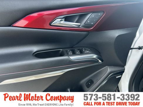 Used 2025 Chevrolet Traverse RS image 9