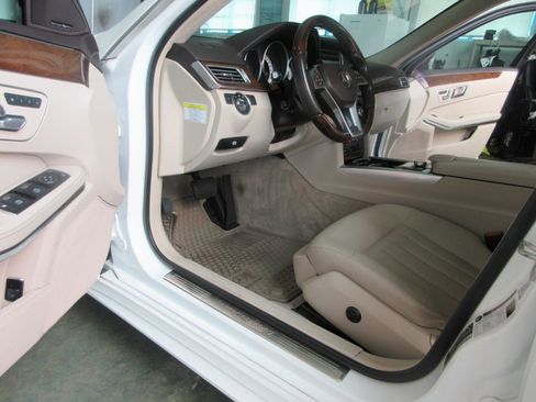 Used 2014 Mercedes-Benz E 550 4MATIC Sedan image 10