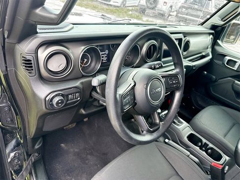 Used 2022 Jeep Gladiator Sport image 10