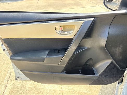 Used 2018 Toyota Corolla LE image 15