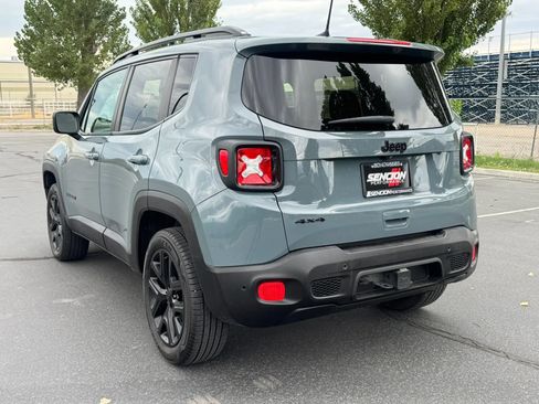 Used 2018 Jeep Renegade Altitude w/ Advanced Technology Group AWD/4WD image 4