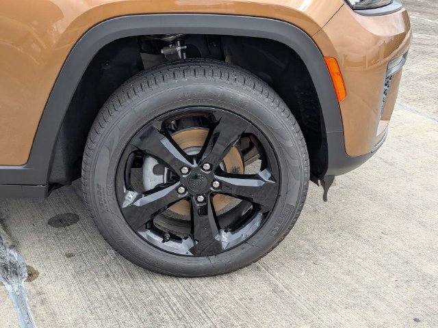 New 2026 Jeep Grand Cherokee Limited w/ Limited Altitude Package AWD/4WD image 12