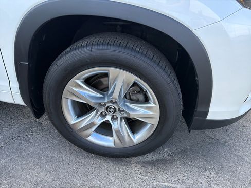 Used 2019 Toyota Highlander Limited image 4