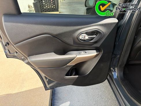 Certified 2018 Jeep Cherokee Limited FWD image 36