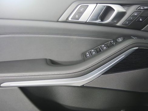 Used 2026 BMW X7 xDrive40i w/ M Sport Package image 9