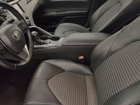Used 2018 Toyota Camry SE FWD image 17