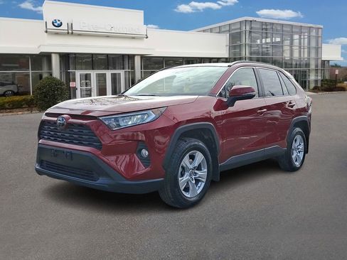 Used 2019 Toyota RAV4 XLE w/ Convenience Package image 1