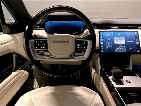 Certified 2025 Land Rover Range Rover SE AWD/4WD image 5