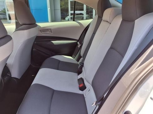 Used 2025 Toyota Corolla LE image 31