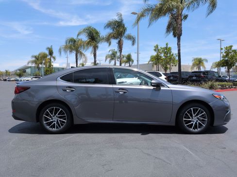 Used 2017 Lexus ES 350 w/ Navigation System Package FWD image 11