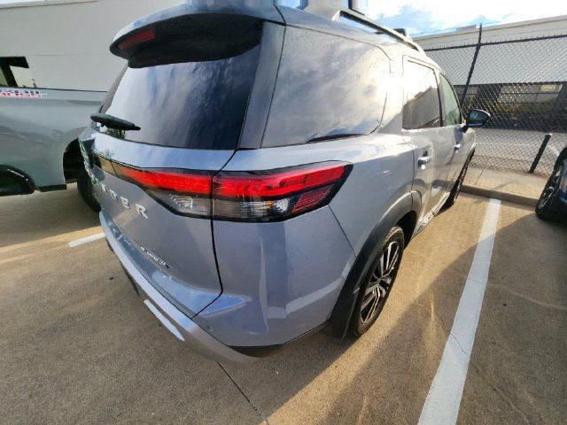 Used 2025 Nissan Pathfinder Platinum FWD image 6