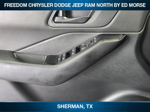 Used 2024 Nissan Rogue S FWD image 17