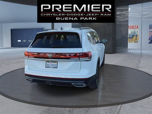 Used 2024 Volkswagen Atlas SE w/ Black Wheel Package image 7