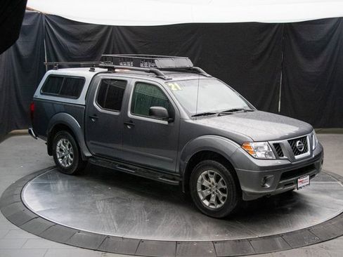 Used 2021 Nissan Frontier SV image 2