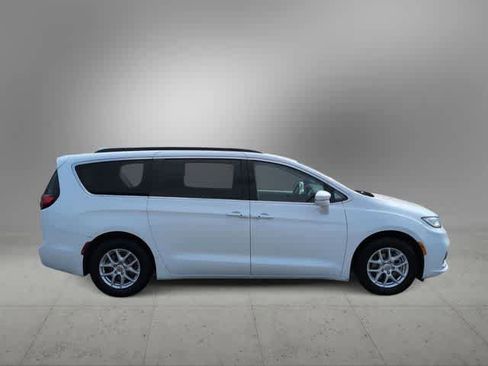 Used 2022 Chrysler Pacifica Touring-L FWD image 9
