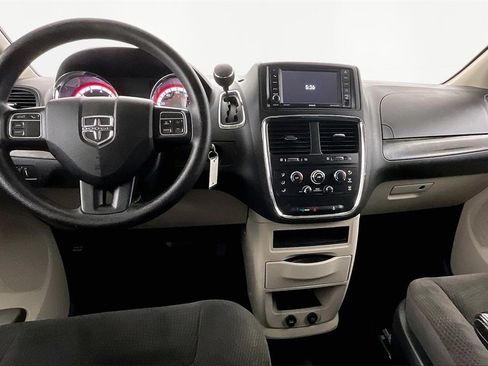 Used 2019 Dodge Grand Caravan SE w/ UConnect Hands-Free Group image 7