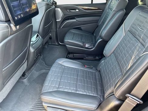 Certified 2023 Cadillac Escalade Premium Luxury Platinum AWD/4WD image 15