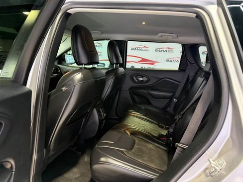Used 2020 Jeep Cherokee Trailhawk AWD/4WD image 42