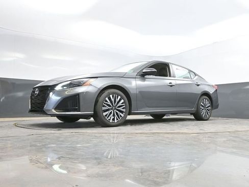 Used 2024 Nissan Altima 2.5 SV AWD/4WD image 46