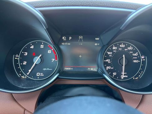 Used 2017 Alfa Romeo Giulia AWD image 17