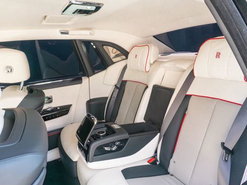 Used 2024 Rolls-Royce Phantom Sedan w/ The Phantom Package RWD image 63