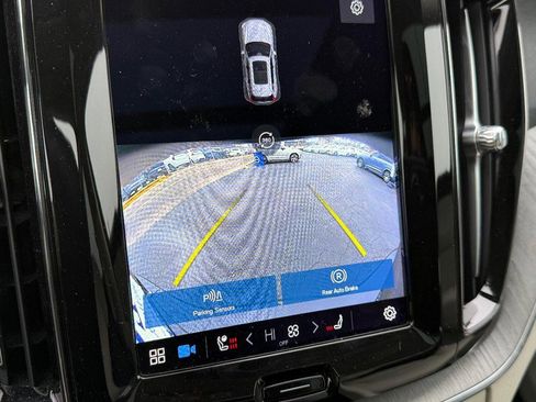 Certified 2023 Volvo XC60 B5 Plus w/ Climate Package image 21