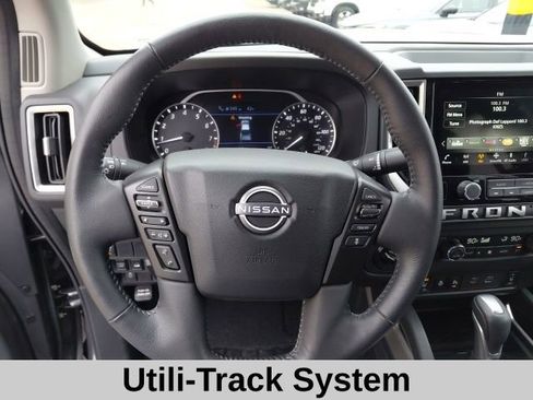 Used 2025 Nissan Frontier SV w/ SV Convenience Package image 11