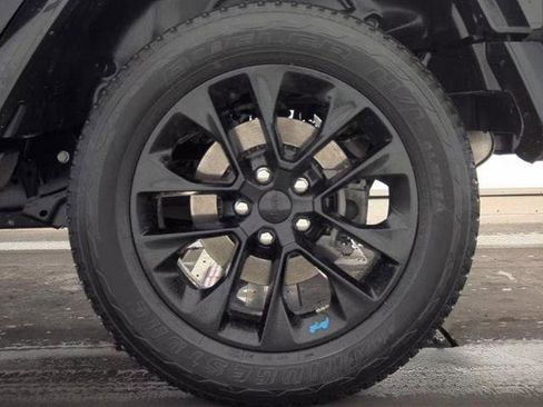 Used 2022 Jeep Wrangler Unlimited Sahara w/ Cold Weather Group image 16