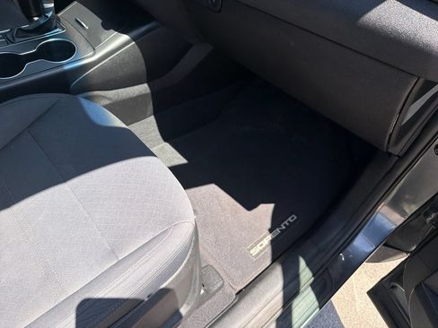 Used 2020 Kia Sorento FWD V6 image 39