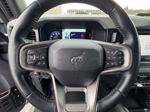 Used 2022 Ford Bronco Badlands w/ Sasquatch Package image 16