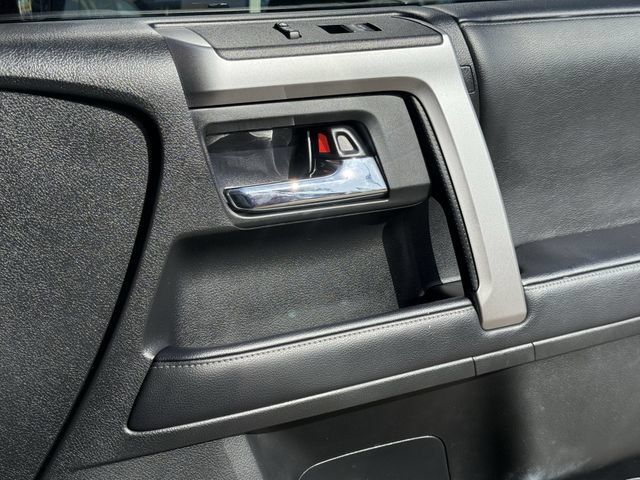Used 2021 Toyota 4Runner SR5 AWD/4WD image 28