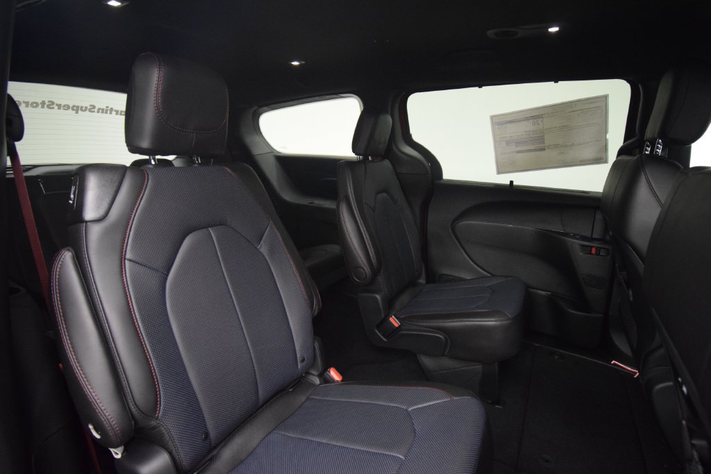 New 2027 Chrysler Pacifica Select AWD/4WD image 18