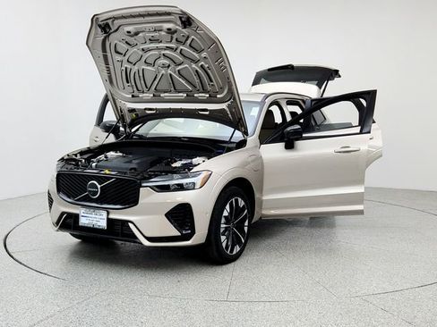 New 2026 Volvo XC60 T8 Plus w/ Protection Package Premier image 9
