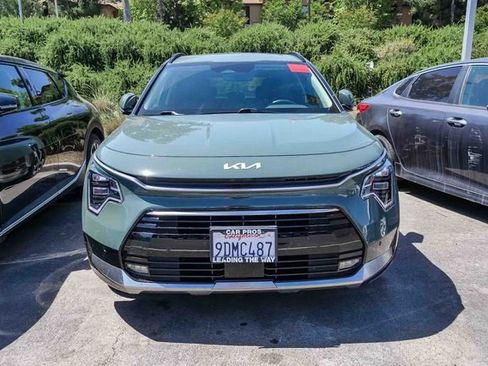 Certified 2023 Kia Niro SX Touring image 4
