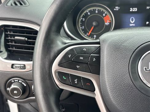 Used 2020 Jeep Cherokee Limited image 14