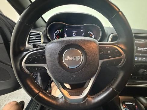 Used 2018 Jeep Grand Cherokee Altitude AWD/4WD image 18