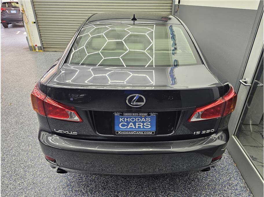 Used 2010 Lexus IS 250 w/ Premium Pkg Value Edition RWD image 4